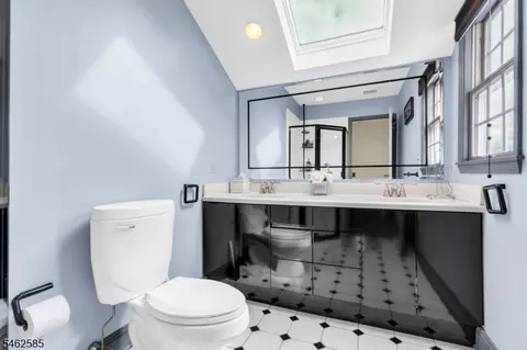 Bath - 47 Rustic Trl, Flemington, NJ 08822 photo 4 of 5