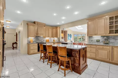 Kitchen - 47 Rustic Trl, Flemington, NJ 08822 photo 4 of 4