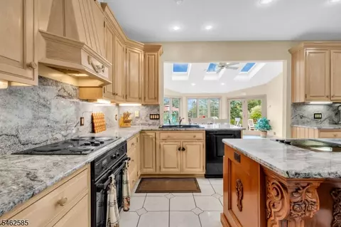 Kitchen - 47 Rustic Trl, Flemington, NJ 08822 photo 3 of 4