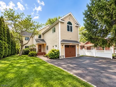 5 Benedict Dr, Lake Hopatcong, NJ 07849