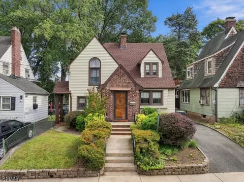93 N Stoughton St, Bergenfield, NJ 07621