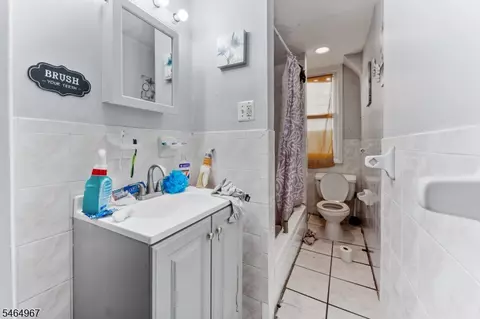 Bath - 455 4th Ave, Newark, NJ 07107 photo 1 of 1