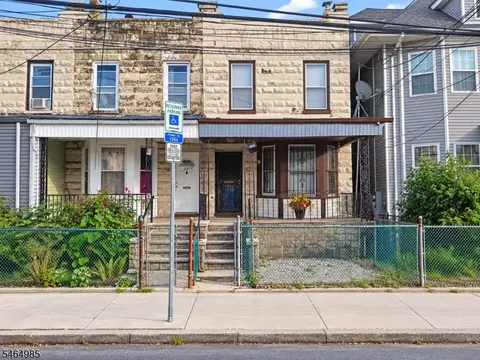 22 Willoughby St #1, Newark, NJ 07112