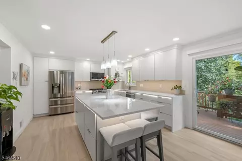 34 Bayberry Ct, Hillsborough, NJ 08844