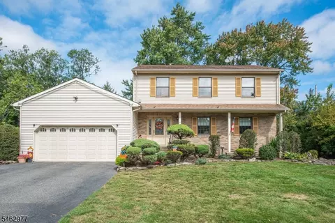 2 Rochambeau Rd, Pompton Plains, NJ 07444