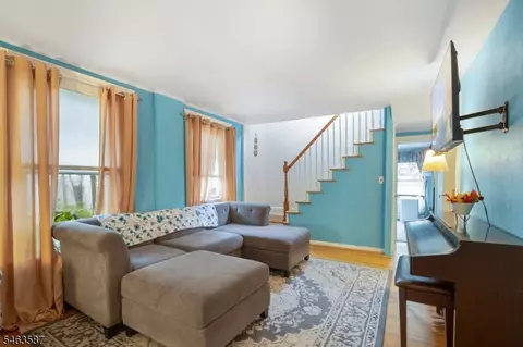 Living - 124 Jefferson St, Haskell, NJ 07420 photo 1 of 2