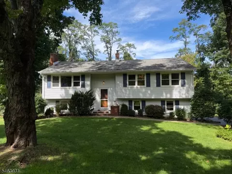 7 Valley View Rd, Chester, NJ 07930
