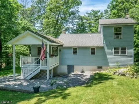 9 Alamoosook Rd, Highland Lakes, NJ 07422