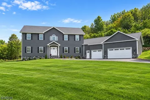 107 Beaver Run Rd, Hamburg, NJ 07419