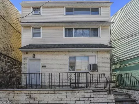 319 68th St, Guttenberg, NJ 07093