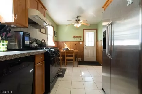 Entry Way - 3 6th Ave, Haskell, NJ 07420 photo 1 of 2