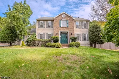 6 Fountain Dr, Somerset, NJ 08873