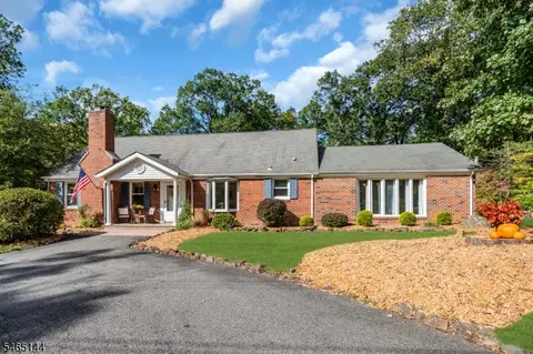15 Ferguson Rd, Warren, NJ 07059