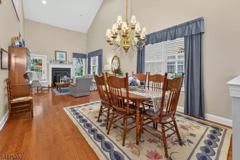 87 Saratoga Ct, Somerset, NJ 08873