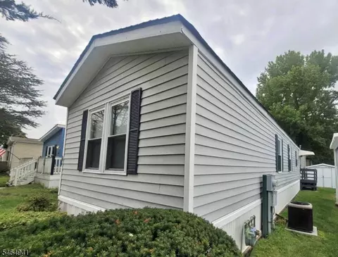 44 Longfellow, North Brunswick Twp, NJ 08902