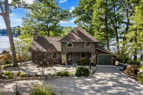 141 New Jersey Ave, Lake Hopatcong, NJ 07849