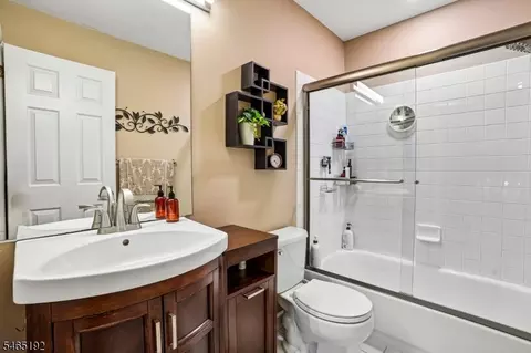 16 Langdale Rd, Wayne, NJ 07470 photo 22