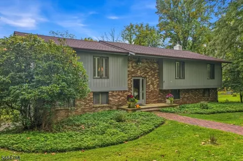 160 Sandy Ridge Rd, Stockton, NJ 08559