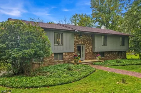 160 Sandy Ridge Rd, Stockton, NJ 08559