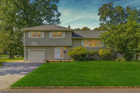 10 Aldom Cir, West Caldwell, NJ 07006