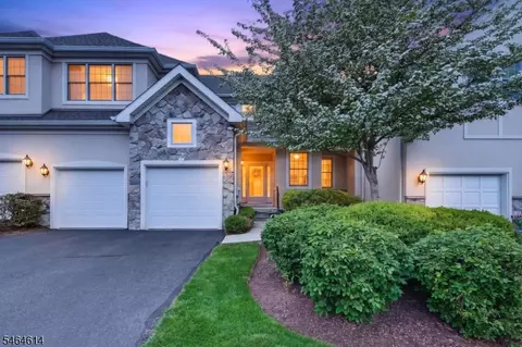 22 Benedict Cres, Basking Ridge, NJ 07920