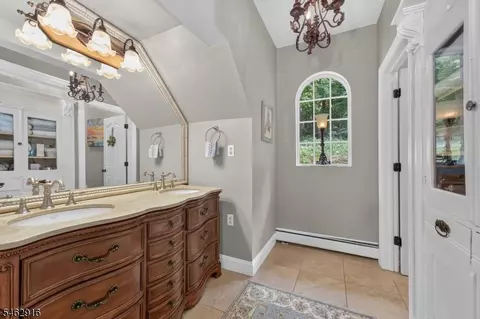 Bath - 160 Black Brook Rd, Hampton, NJ 08827 photo 4 of 5