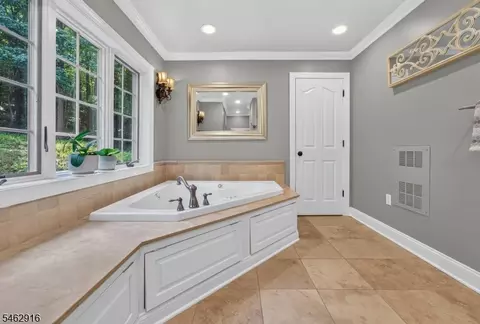 Bath - 160 Black Brook Rd, Hampton, NJ 08827 photo 3 of 5