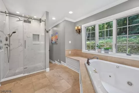 Bath - 160 Black Brook Rd, Hampton, NJ 08827 photo 2 of 5
