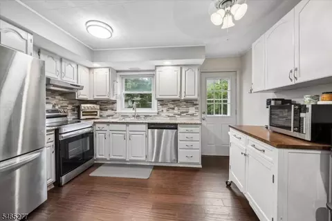Entry Way - 43 River Rd, Stanhope, NJ 07874 photo 4 of 8