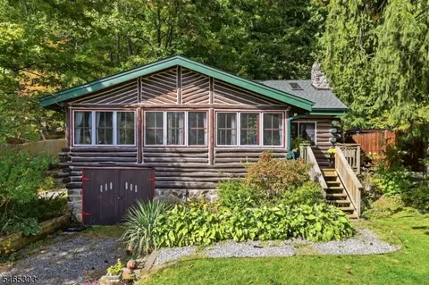 66 Bearfort Rd, West Milford, NJ 07480