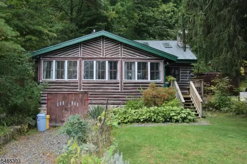 66 Bearfort Rd, West Milford, NJ 07480