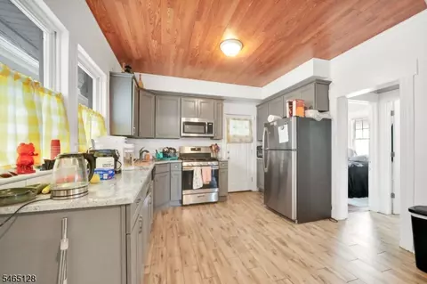 Entry Way - 42 N Willow St, Montclair, NJ 07042 photo 2 of 6