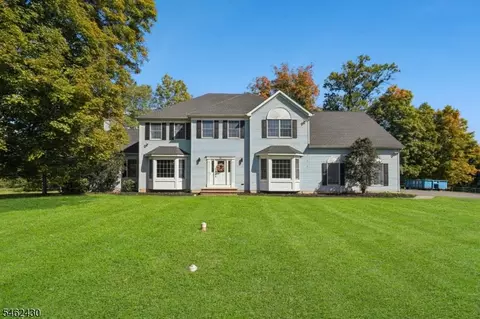14 Eagle Dr, Ringoes, NJ 08551
