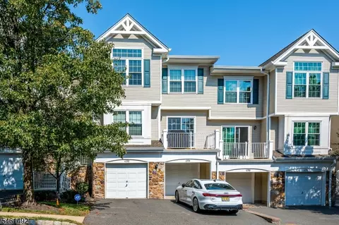 1092 Shadowlawn Dr, Green Brook, NJ 08812
