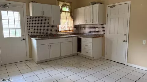 Entry Way - 3 Myrtle Ave, North Plainfield, NJ 07060 photo 5 of 5