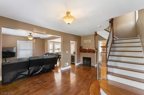 Entry Way - 20 Hillside Rd, Elizabeth, NJ 07208 photo 2 of 11