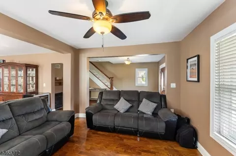 Entry Way - 20 Hillside Rd, Elizabeth, NJ 07208 photo 5 of 11