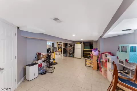 Entry Way - 20 Hillside Rd, Elizabeth, NJ 07208 photo 11 of 11
