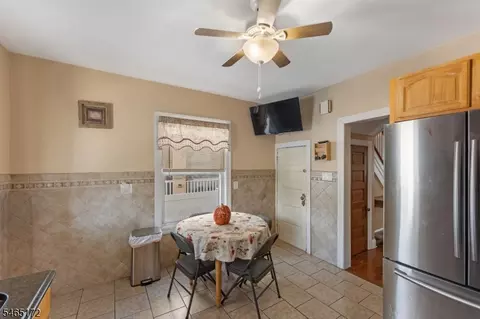 Entry Way - 20 Hillside Rd, Elizabeth, NJ 07208 photo 8 of 11