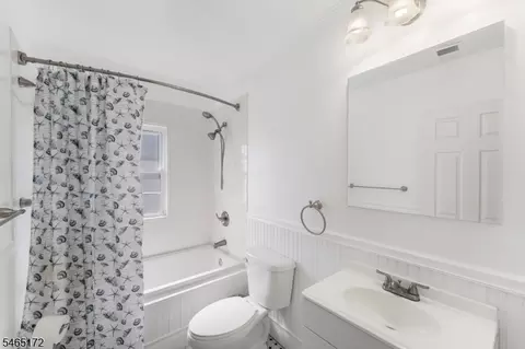 Bath - 20 Hillside Rd, Elizabeth, NJ 07208 photo 2 of 4