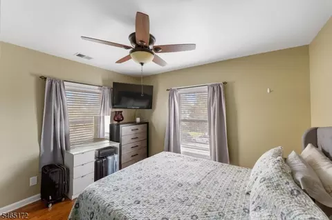 Bedroom - 20 Hillside Rd, Elizabeth, NJ 07208 photo 7 of 8