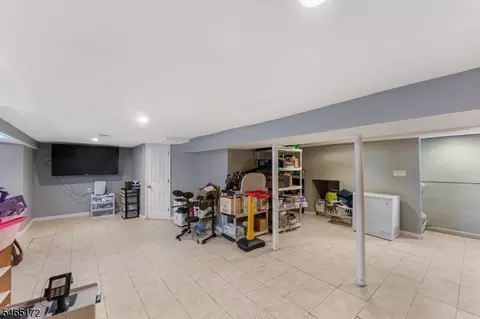 Entry Way - 20 Hillside Rd, Elizabeth, NJ 07208 photo 10 of 11