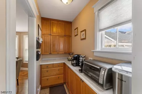 Entry Way - 20 Hillside Rd, Elizabeth, NJ 07208 photo 9 of 11