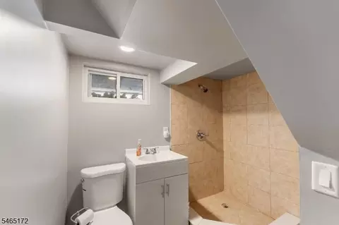 Bath - 20 Hillside Rd, Elizabeth, NJ 07208 photo 4 of 4