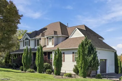 4 Brecia Ct, Lafayette, NJ 07848