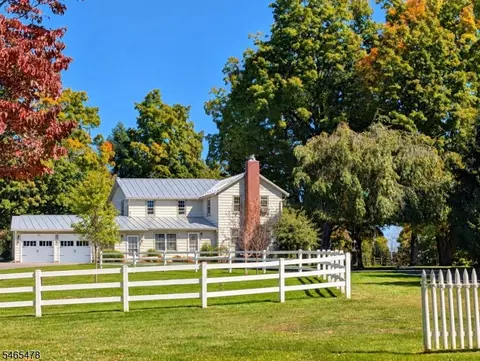 4 Hardwick Rd, Hardwick Twp, NJ 07825