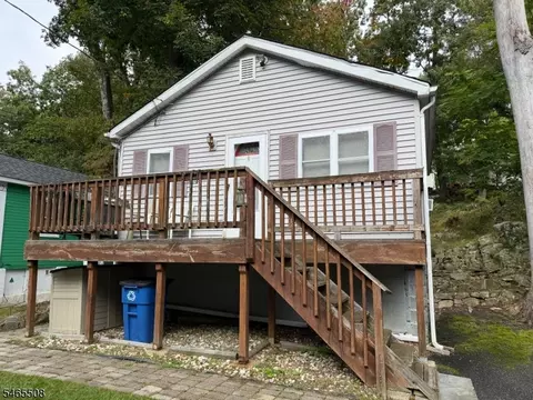 6 Jefferson Trl, Hopatcong, NJ 07843