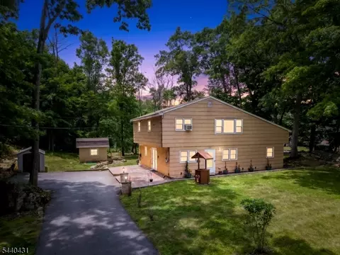 115 Leland Trl, Hopatcong, NJ 07843