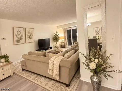 1 Iron Forge Sq #20, Pompton Lakes, NJ 07442