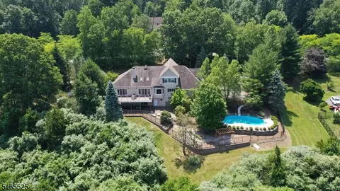 3 Shenandoah Ct, Washington Twp, NJ 07853
